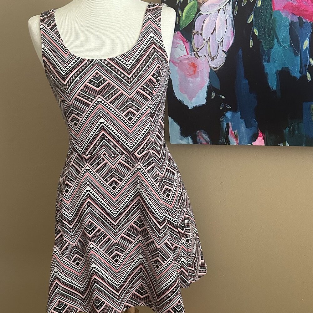 H&M Geometric Print Fit & Flare Dress Size 10 (6-8) Pink Black Skater Mini